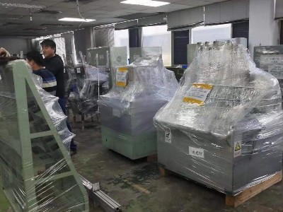 三玲制線二樓設(shè)備人工搬運裝車